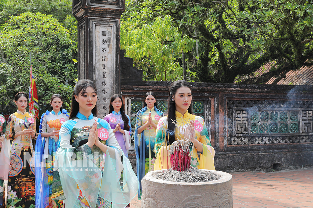 Pham Hai Anh crowns Miss Hoa Lu 2024 beauty pageant